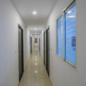 Super Hotel O Varcity Phi Premium Pavilion ,Above Hdfc Bank ,Near Anjaneya Temple Madiwala, Hosur Main R